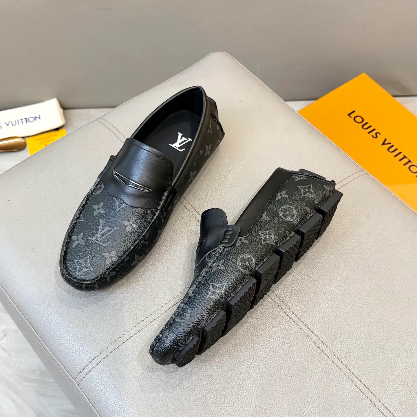 Factory price: 460💰LV men's beanie shoes 2025 official website synchronization <market top version> imported first layer old flower leather/embossed ➕ black cowhide original packaging. Size 38-45